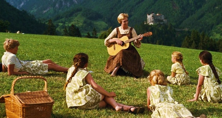 sound-of-music-maria-and-guitar