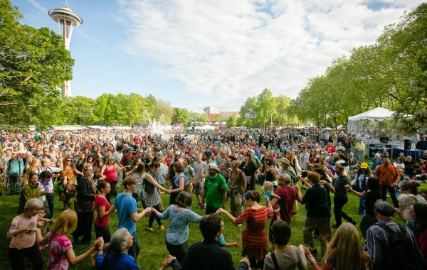 Sat_DancingCrowdFL4-e1414111964615-600x380